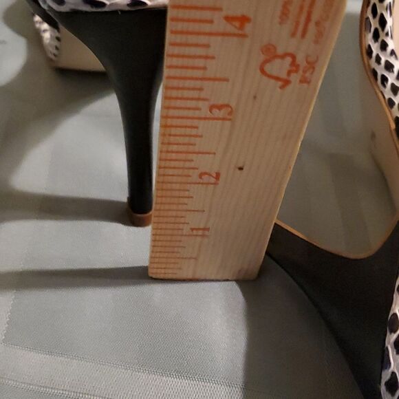 NEIMAN Marcus leather animal print sandal use 7 1/2 - Picture 7 of 7